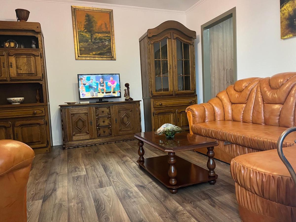 David Si Familia . Piatra Neamţ
